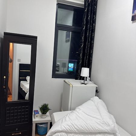 Four Stars Hostel 迪拜 外观 照片
