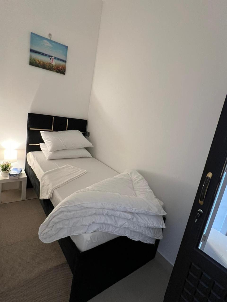 Four Stars Hostel 迪拜 外观 照片