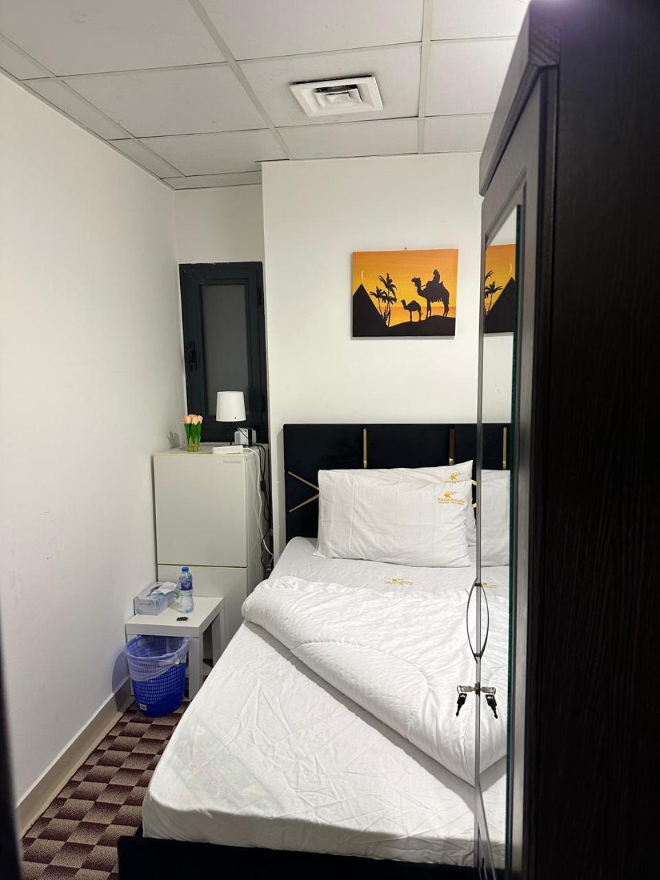 Four Stars Hostel 迪拜 外观 照片