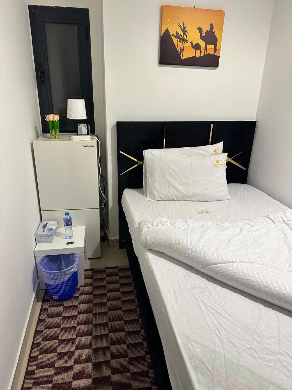 Four Stars Hostel 迪拜 外观 照片