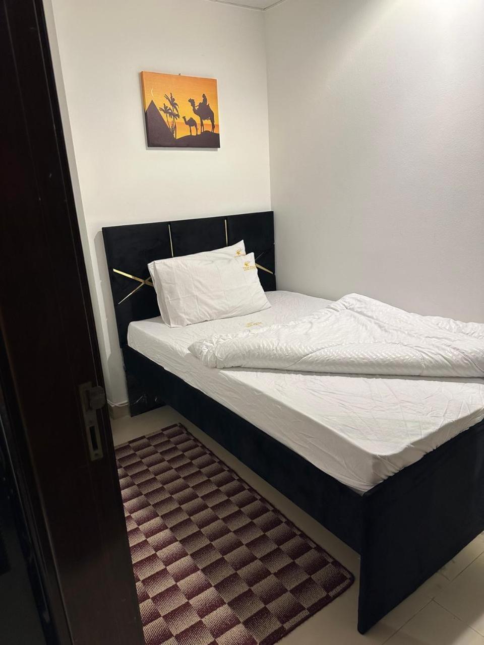 Four Stars Hostel 迪拜 外观 照片