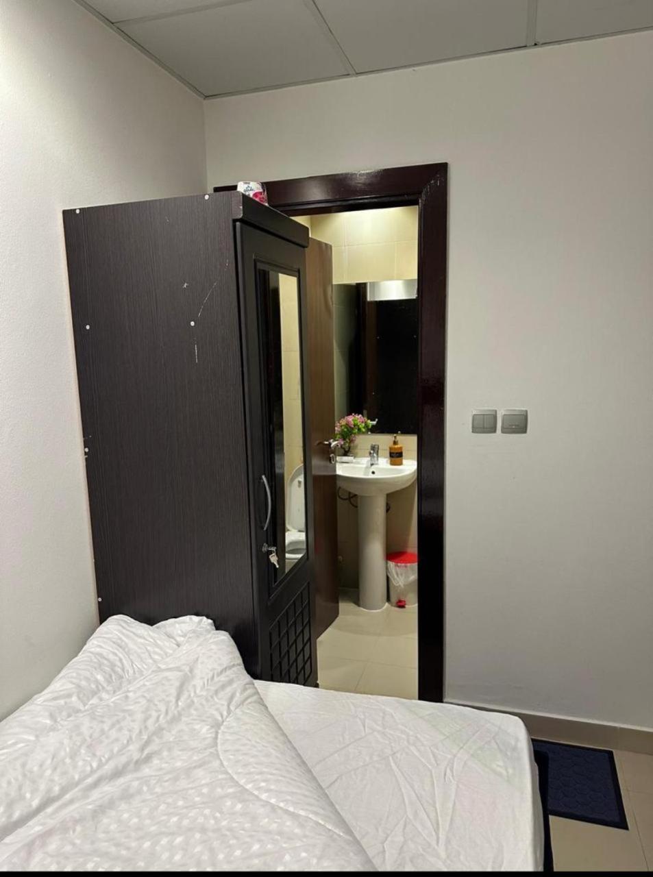 Four Stars Hostel 迪拜 外观 照片