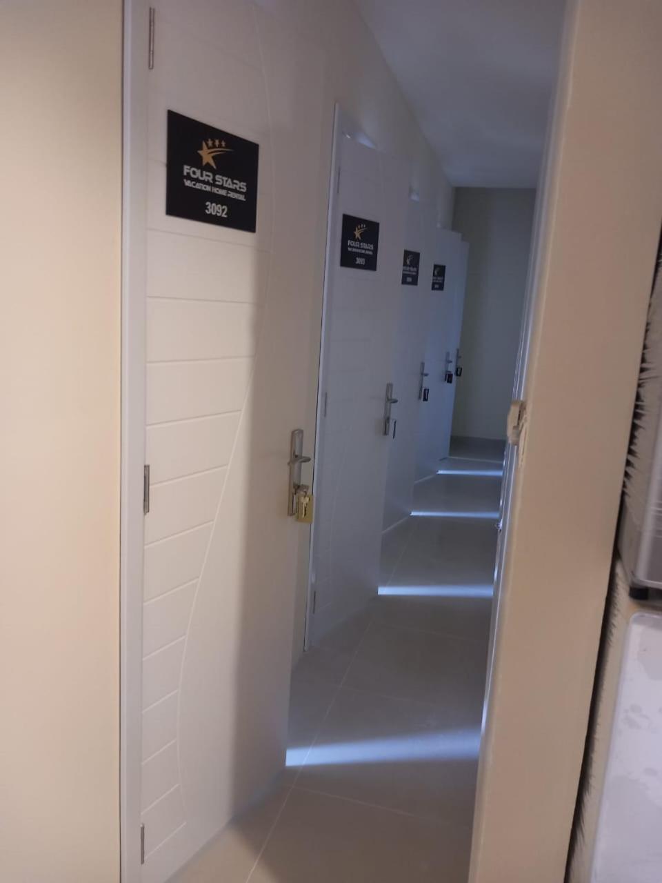 Four Stars Hostel 迪拜 外观 照片