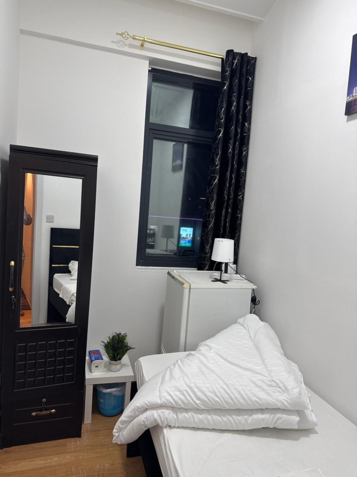 Four Stars Hostel 迪拜 外观 照片